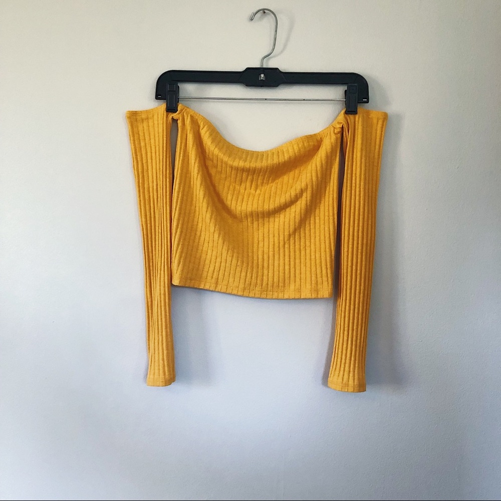 Sleeveless Kendall and Kylie Croptop